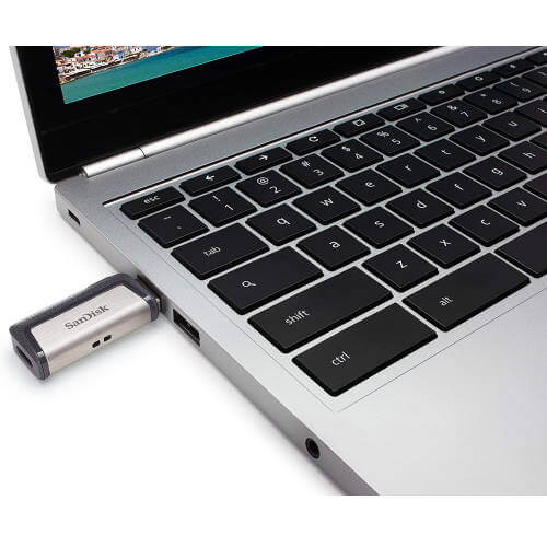 SanDisk 32GB Ultra Dual Drive USB 3.1 – Type-C dual OTG flash drive on a laptop.