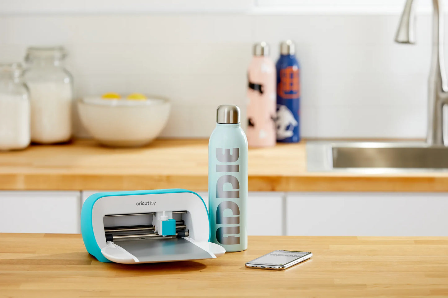 2007992 - Cricut Joy; Up to 13.9cm material width; Up to 609cm Material length; 2 tool usage; BT; Windows and Mac; Design Space