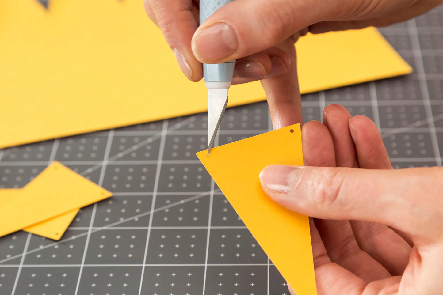 2004758 - Cricut TrueControl Knife (Blue) .