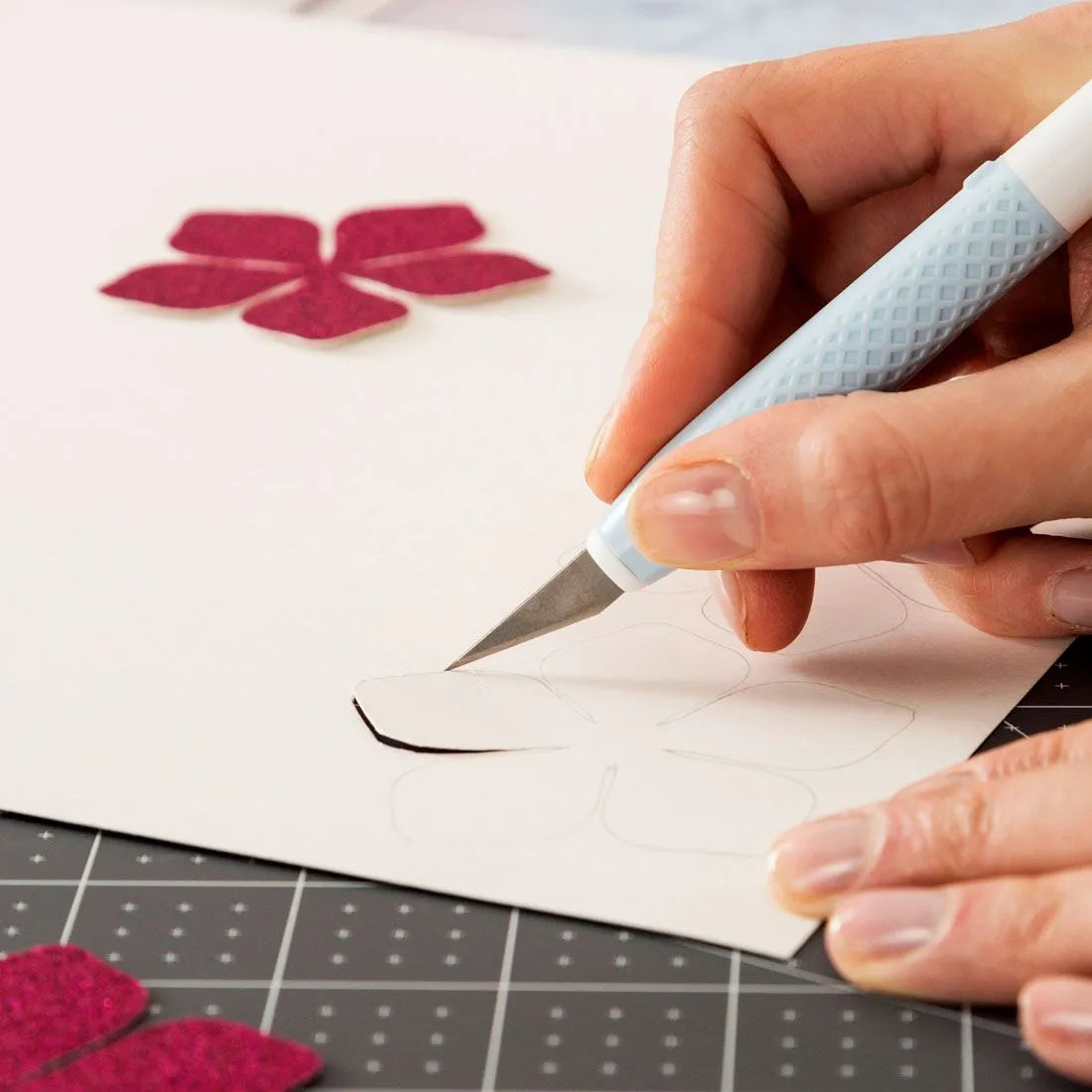 2004758 - Cricut TrueControl Knife (Blue) .