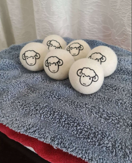 Eco-Friendly Wool Dryer Balls (6-Pack) – Hypoallergenic organic wool balls with sheep design on soft towels by Silkinder