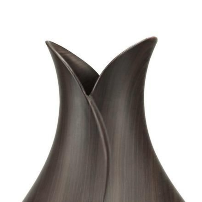 Elegant 400ml Tulip Aromatherapy Diffuser – Relaxing Essential Oil Humidifier enhances ambiance with soothing mist.