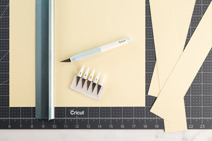 2004843 - Cricut TrueControl Knife Kit (Blue) with 5x spare blades .