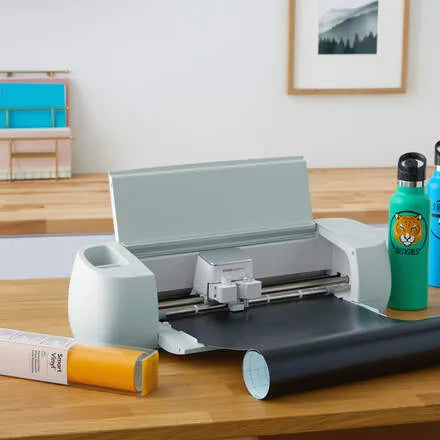 2008338 - Cricut Explore 3; Cuts 100+ materials; Cuts 3.6m in one go; Bluetooth & Wifi; Supports Smart Material