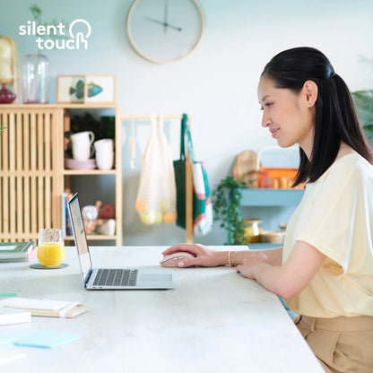 Experience comfort and quiet with the Logitech M650 Signature Wireless Mouse – Ergonomic, Silent Click, Bluetooth.