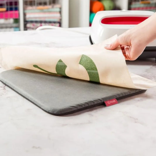 2006053 - Cricut EasyPress Mat (30x30cm); Protect your surface area and achieve flawless iron-on applications